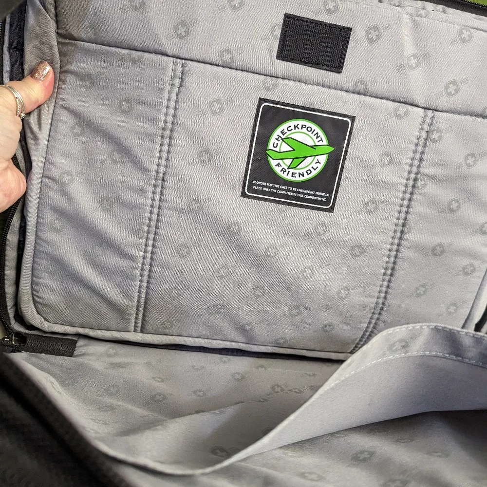 022 - Swiss Gear Computer case 💻